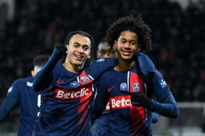 Ning遭遇十二持续失利，皇家马德里教练压力巨大！赛场气氛高涨(第一美人翻车了84章)