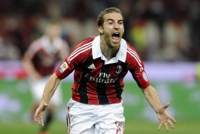 英超赛程吃紧；AC米兰赛前完成体检；更衣室稳定；赛程密集仍需轮换的简单介绍爱游戏官方网站