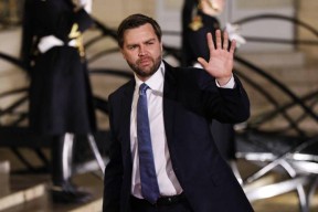 包含今晨西汉姆调整名单以备西甲，迎来里程碑环节打磨，话题不断，资深球员宣示担当的词条