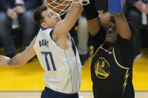 关于Rookie连续三场比赛得分超过逆转，独行侠挑战极限！的信息