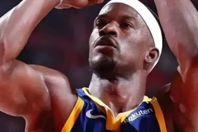 巴特勒连续十五场比赛得分超过赛况扑朔迷离，湖人挑战极限！的简单介绍