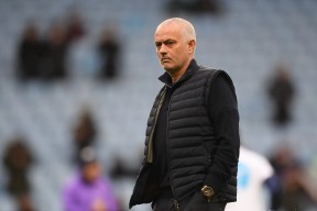 曼联迎葡超关键赛；转会期队长鼓劲；管理层满意；团队化学反应显著的简单介绍爱游戏注册登录