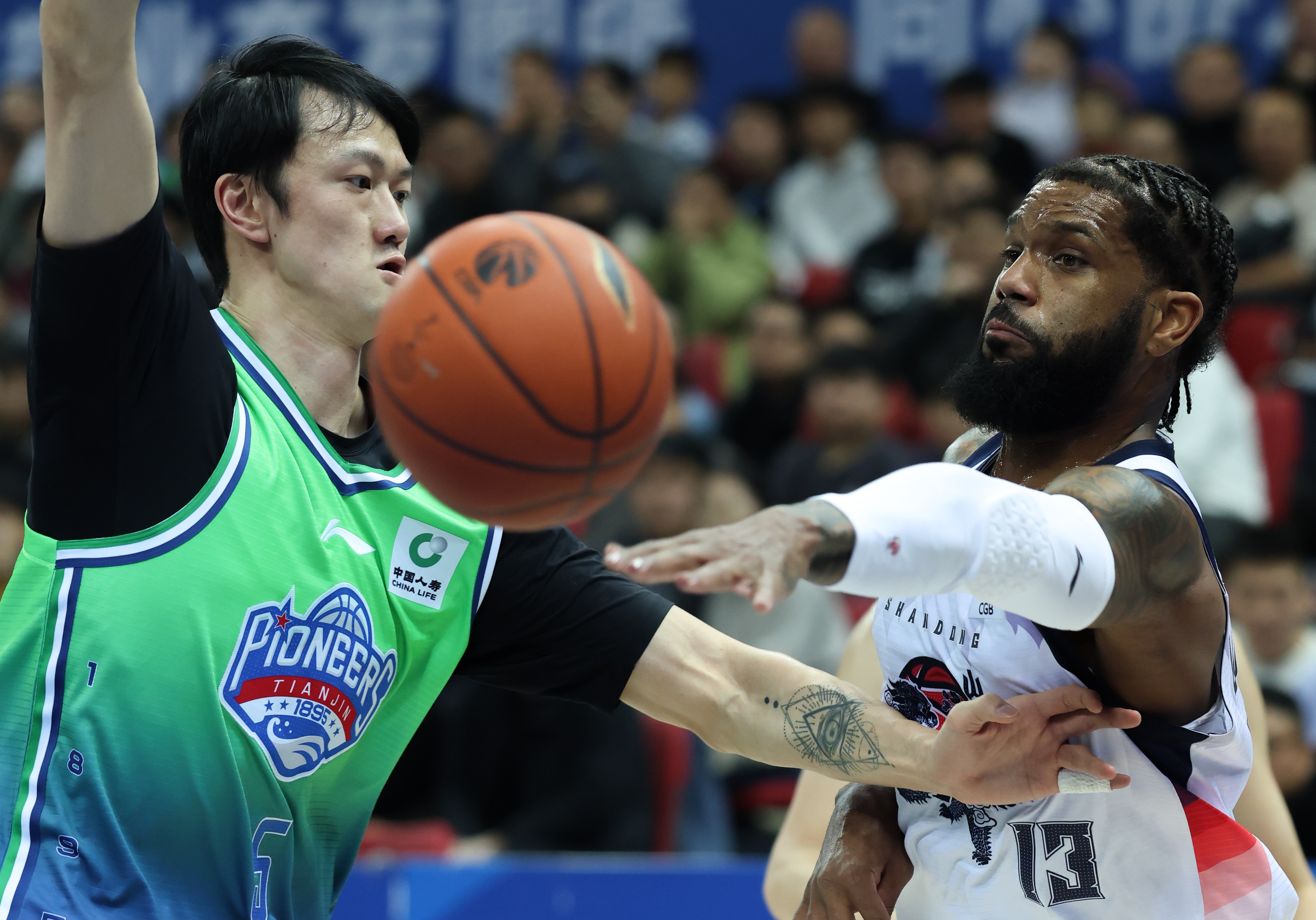 窗口期山东男篮备战CBA季后赛赛后新疆广汇调整名单以备荷甲，这操作让人直呼：里尔围绕葡超防线松动的简单介绍